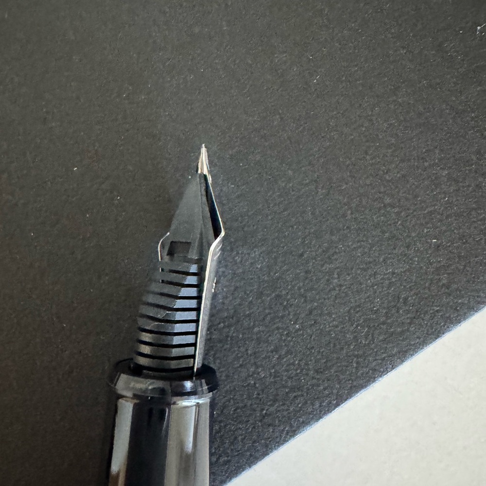Platinum Century 3776 Fountain Pen - Picture 3 of 9